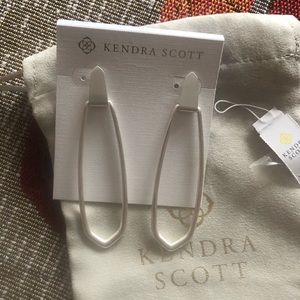 NWT Kendra Scott earrings
